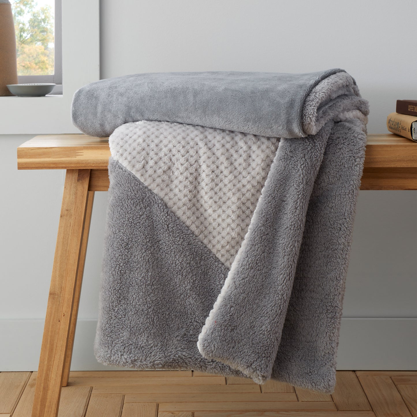 Catherine Lansfield Cosy Larsson Geo Fleece Throw - Grey