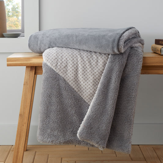 Catherine Lansfield Cosy Larsson Geo Fleece Throw - Grey