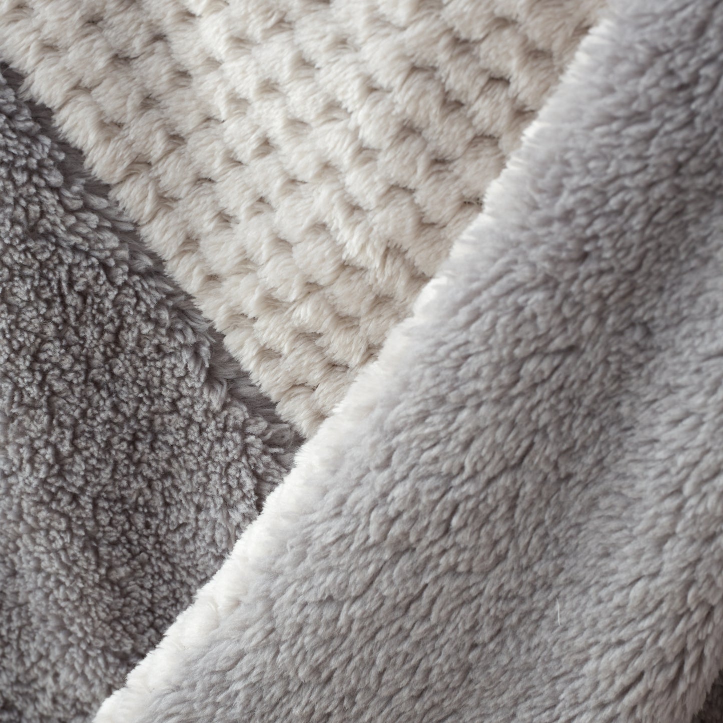 Catherine Lansfield Cosy Larsson Geo Fleece Throw - Grey