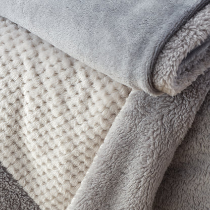 Catherine Lansfield Cosy Larsson Geo Fleece Throw - Grey