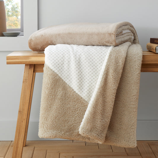 Catherine Lansfield Cosy Larsson Geo Fleece Throw - Natural