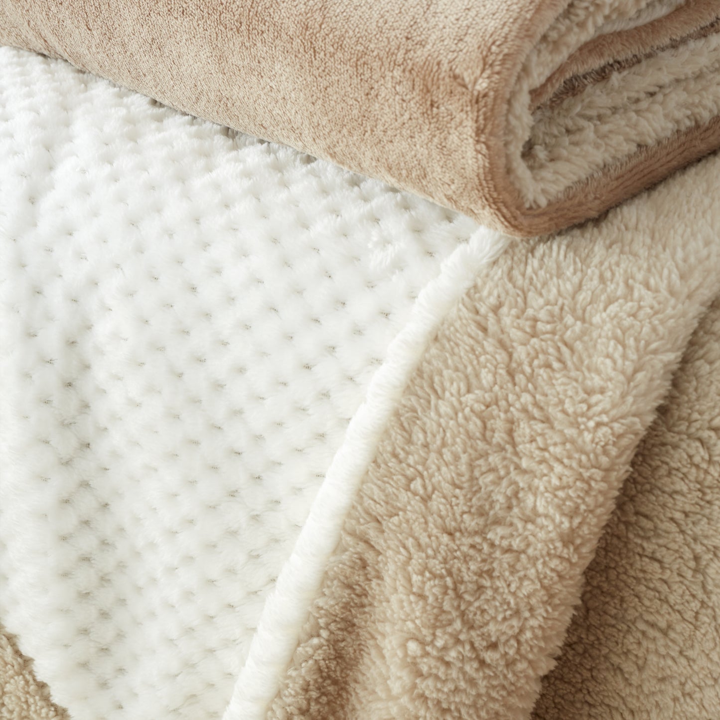 Catherine Lansfield Cosy Larsson Geo Fleece Throw - Natural