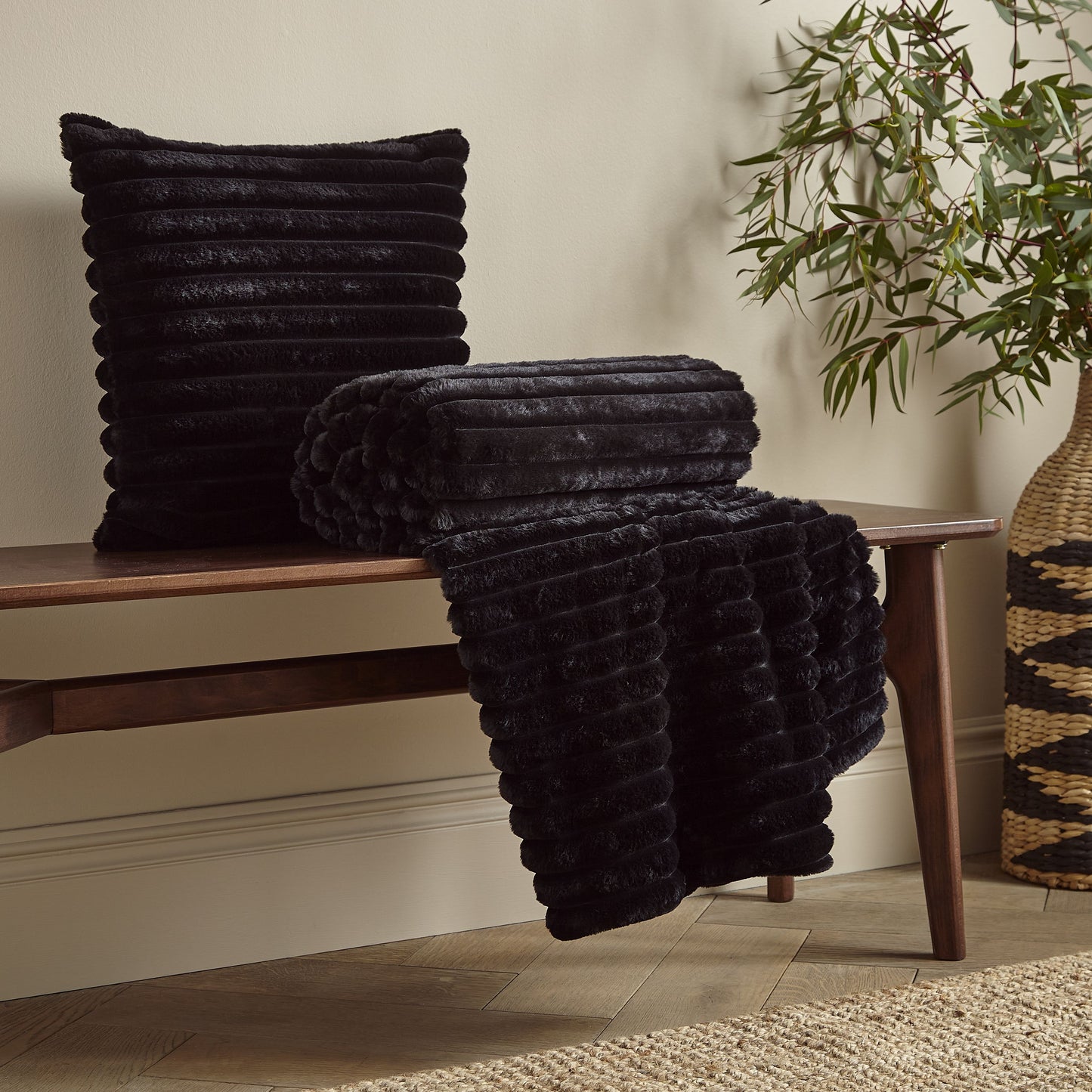 Catherine Lansfield Cosy Ribbed Throw - Black