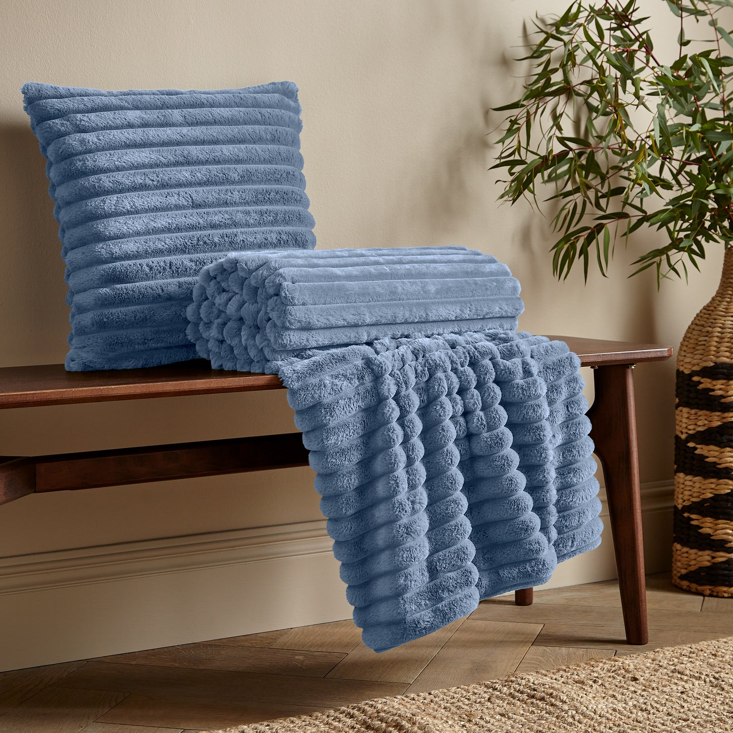 Catherine Lansfield Cosy Ribbed Throw - Blue
