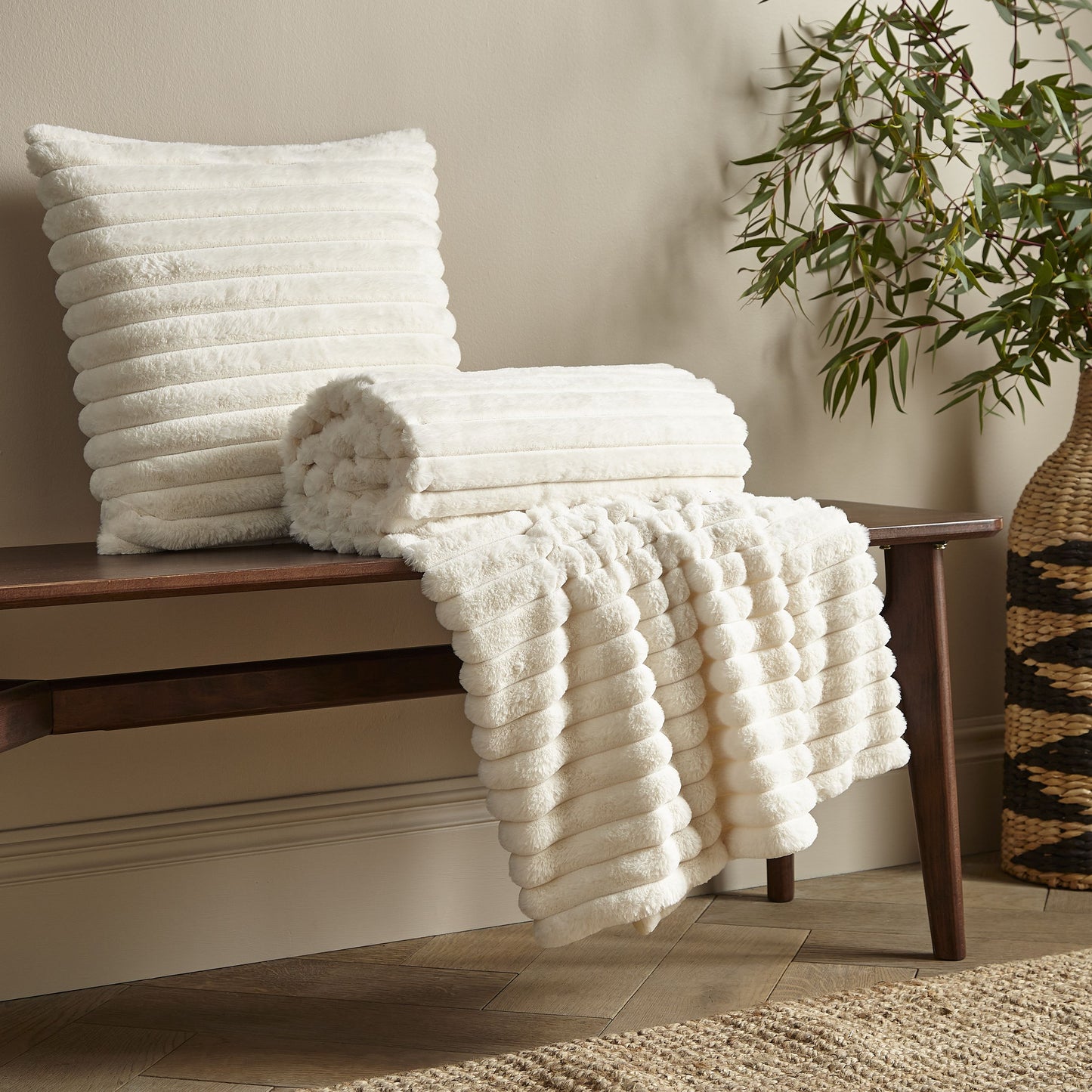 Catherine Lansfield Cosy Ribbed Throw - Cream