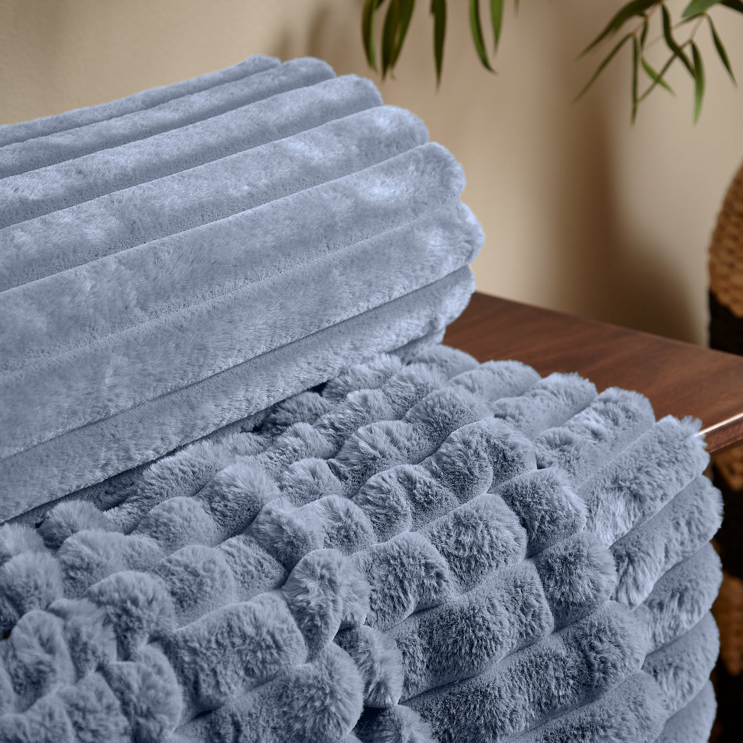 Catherine Lansfield Cosy Ribbed Throw - Blue