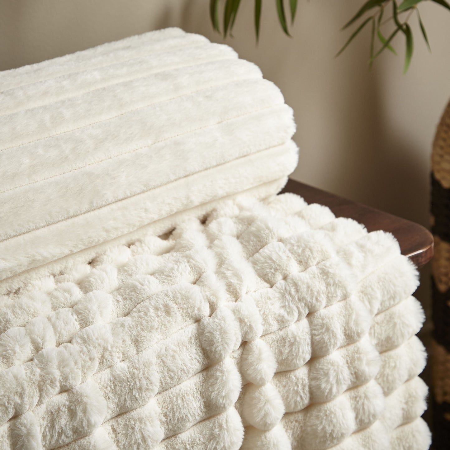 Catherine Lansfield Cosy Ribbed Throw - Cream