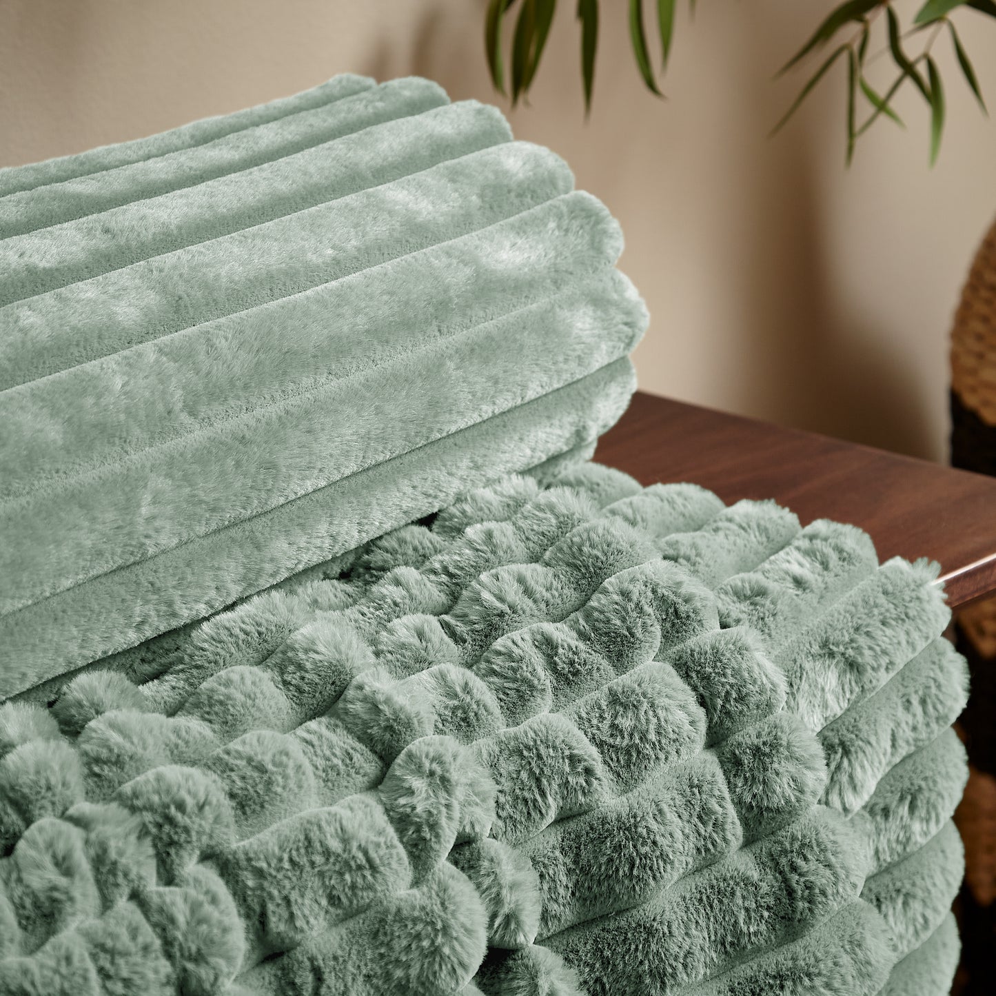 Catherine Lansfield Cosy Ribbed Throw - Green