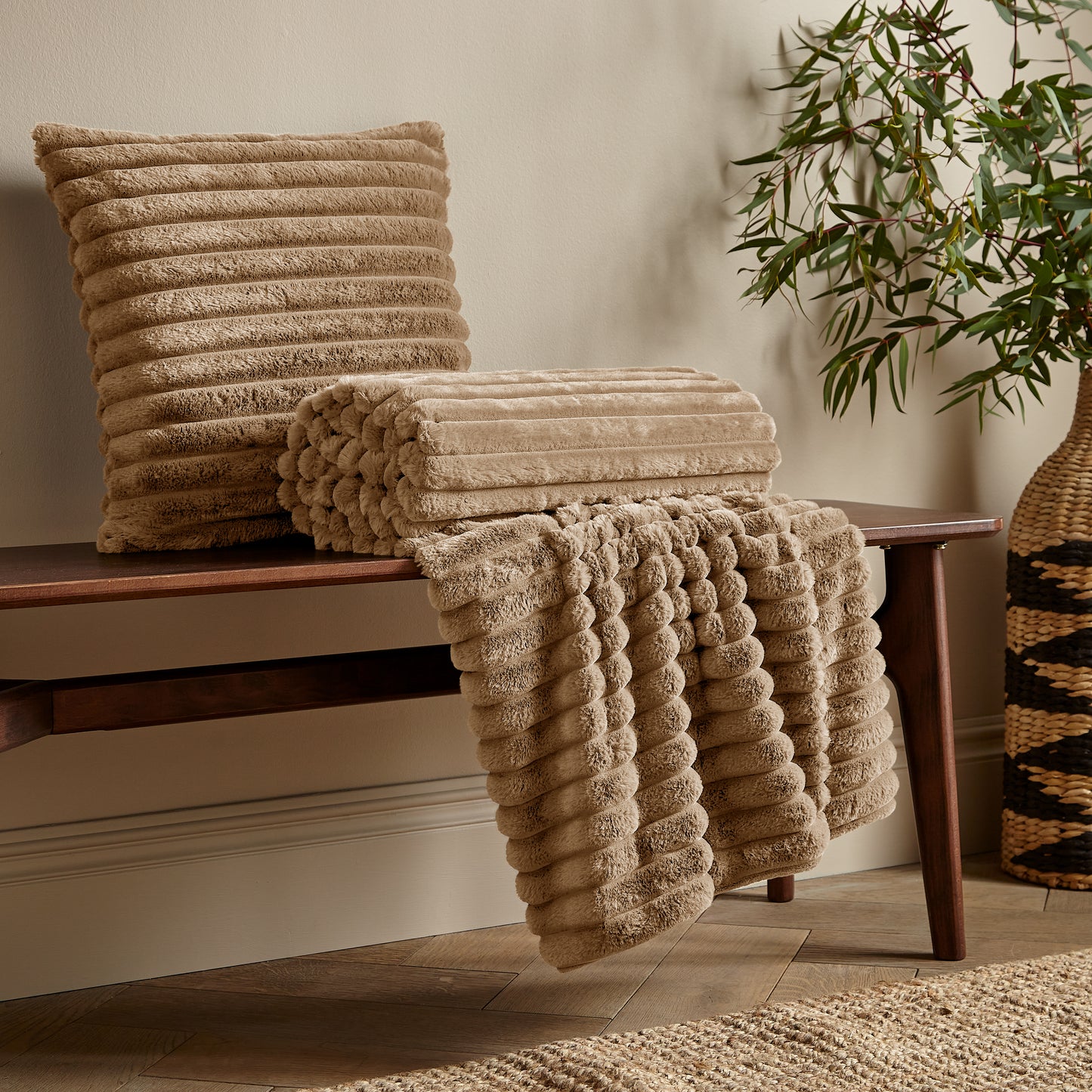Catherine Lansfield Cosy Ribbed Throw - Natural