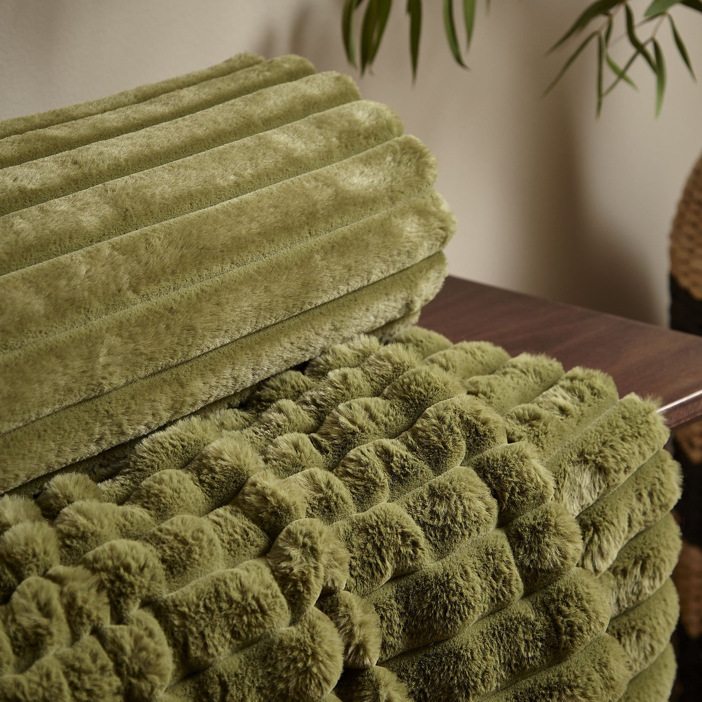 Catherine Lansfield Cosy Ribbed Throw - Olive