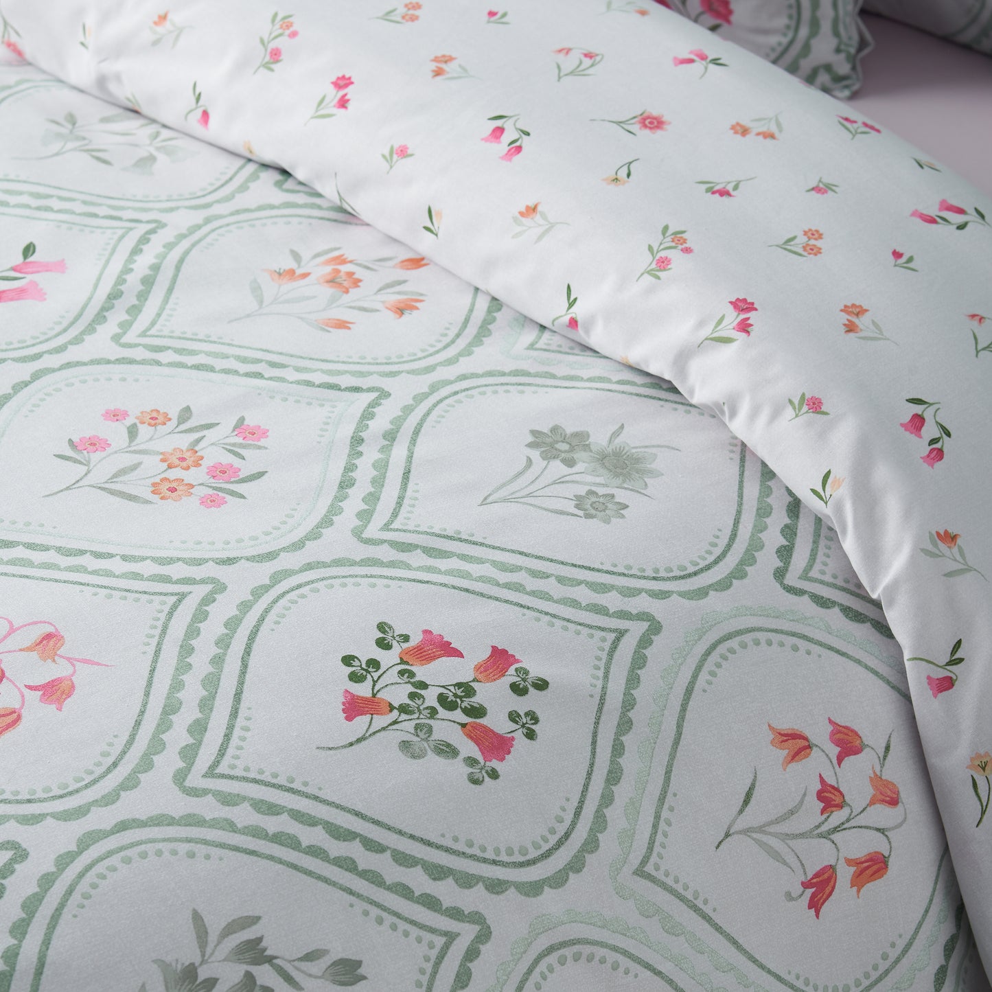 Catherine Lansfield Cameo Floral Duvet Cover Set - Soft Green