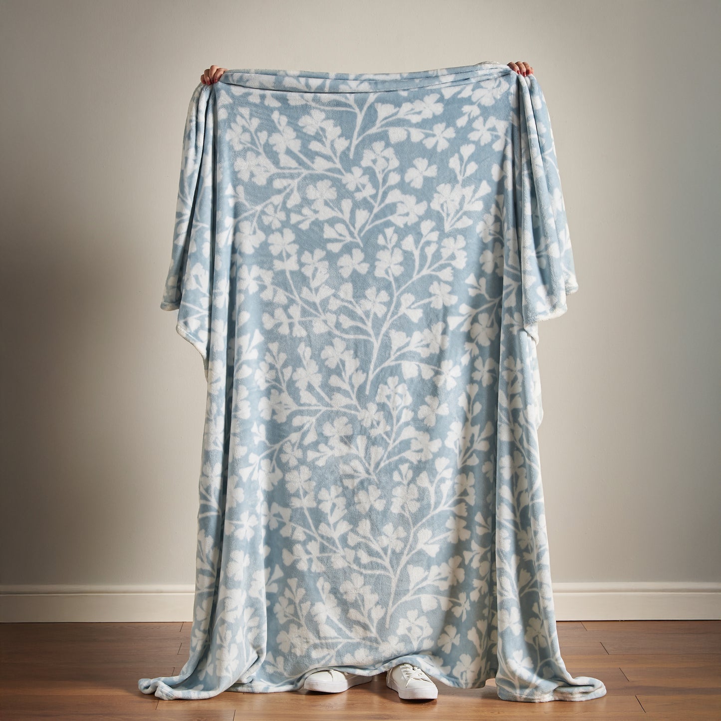 Catherine Lansfield Brooke Floral Throw - Duck Egg