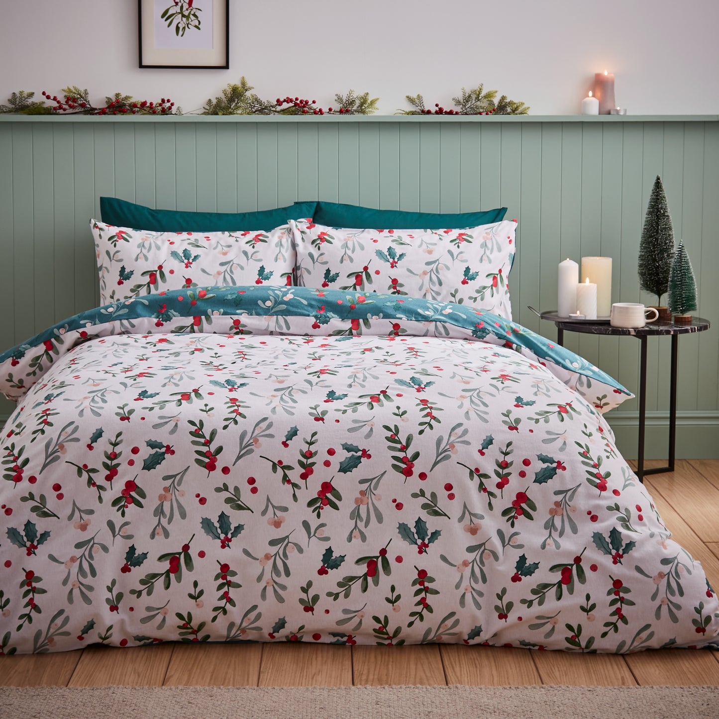 Catherine Lansfield Brushed Christmas Holly & Mistletoe Duvet Cover Set
