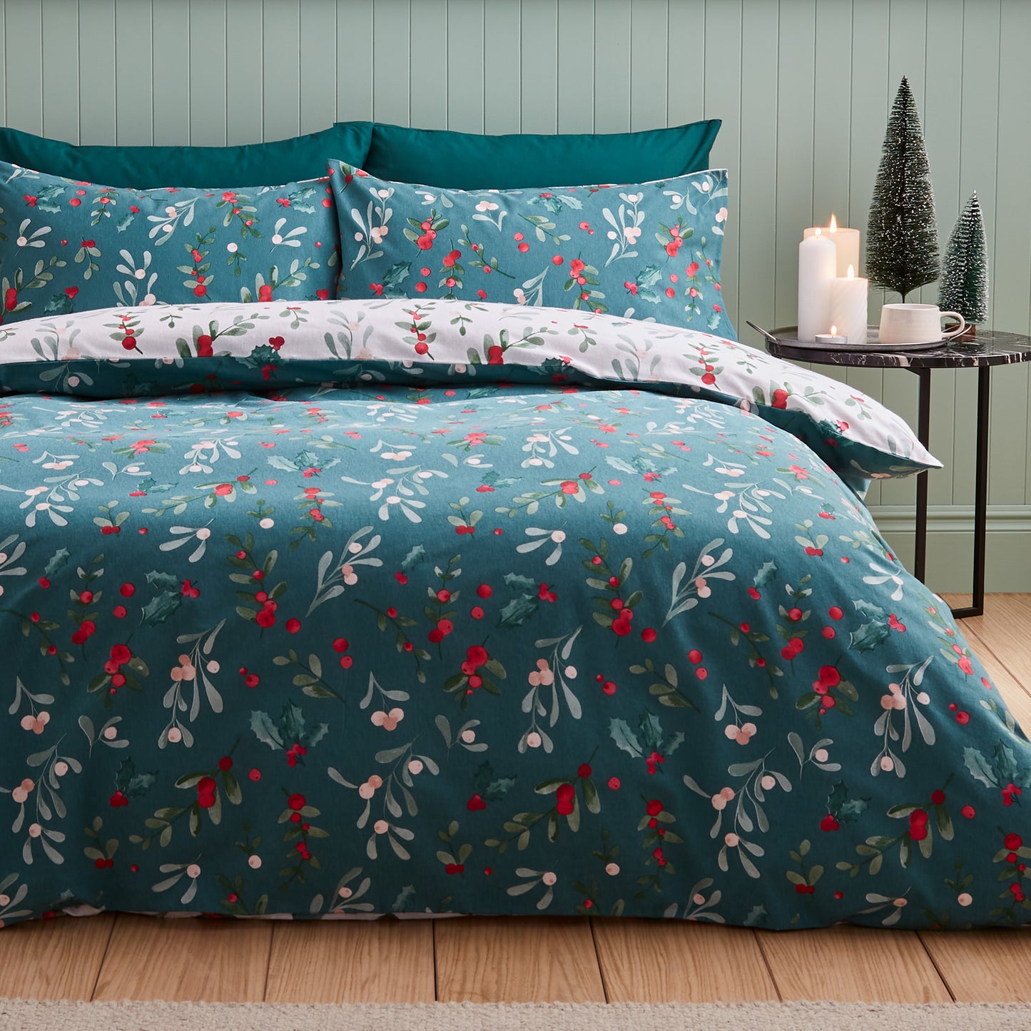 Catherine Lansfield Brushed Christmas Holly & Mistletoe Duvet Cover Set
