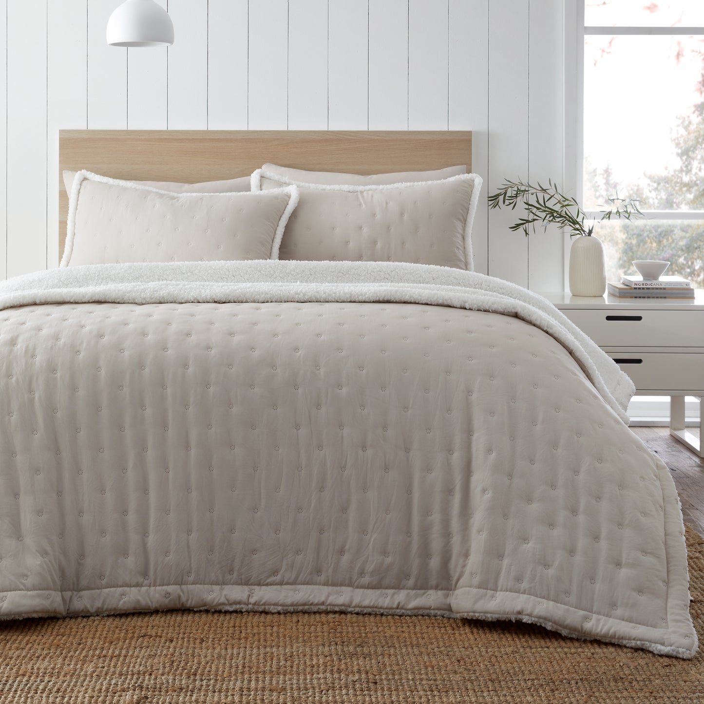Catherine Lansfield Cosy Nori Sherpa Bedspread - Cream