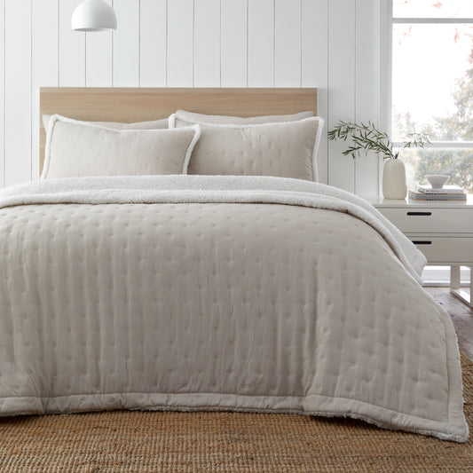 Catherine Lansfield Cosy Nori Sherpa Bedspread - Cream
