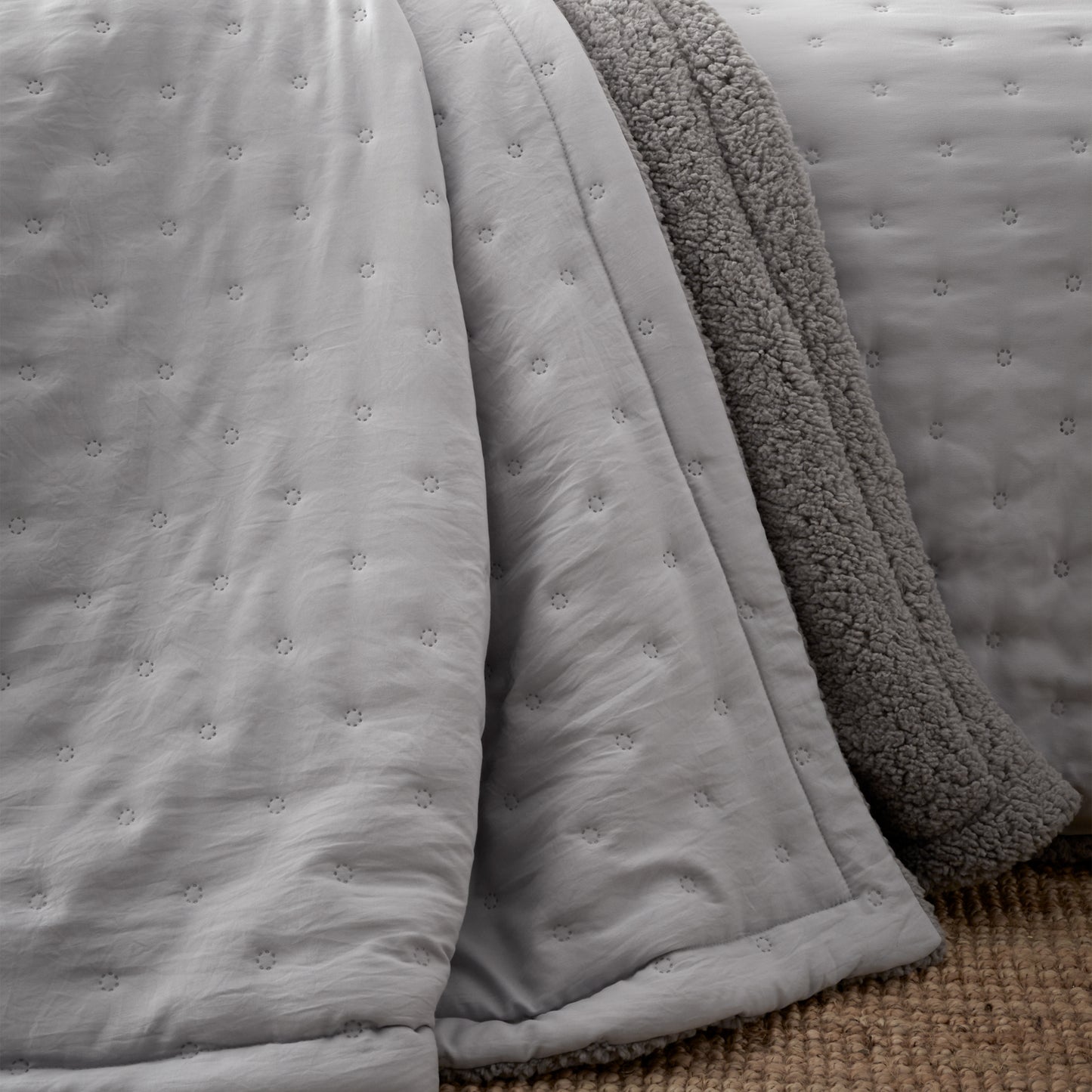 Catherine Lansfield Cosy Nori Sherpa Bedspread - Silver