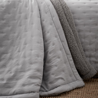 Catherine Lansfield Cosy Nori Sherpa Bedspread - Silver