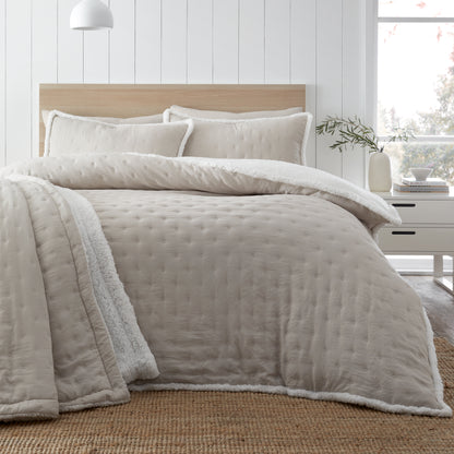 Catherine Lansfield Cosy Nori Sherpa Bedspread - Cream