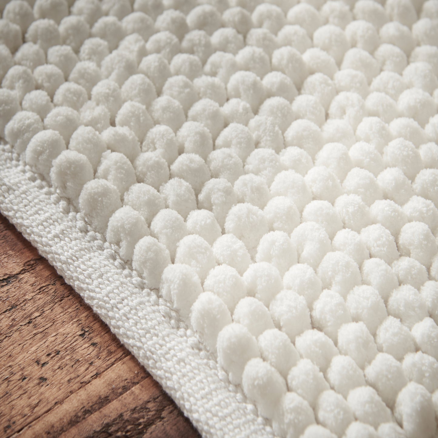Bianca Aspen Bobble Bath Runner - White
