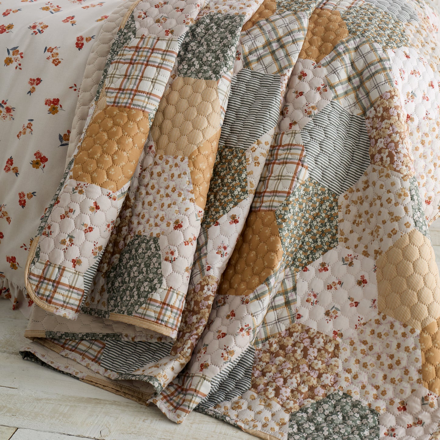 Catherine Lansfield Floral Patchwork Bedspread
