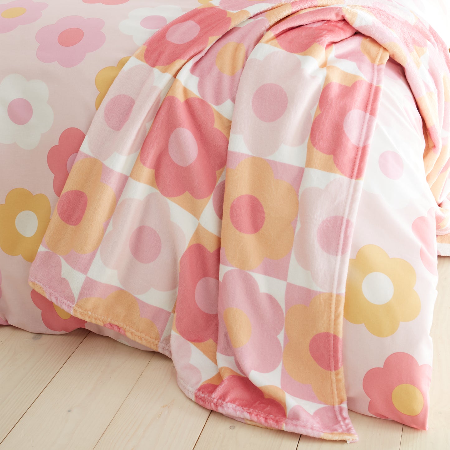Catherine Lansfield Retro Daisy Throw