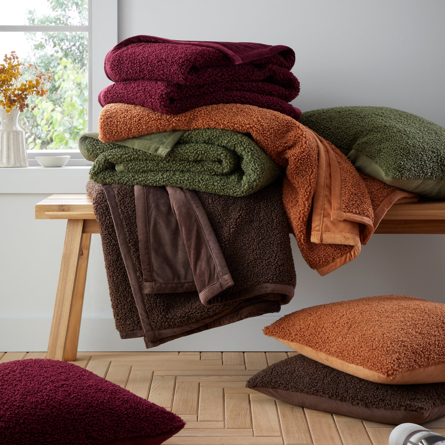 Catherine Lansfield So Soft Velvet Boucle Throw - Damson
