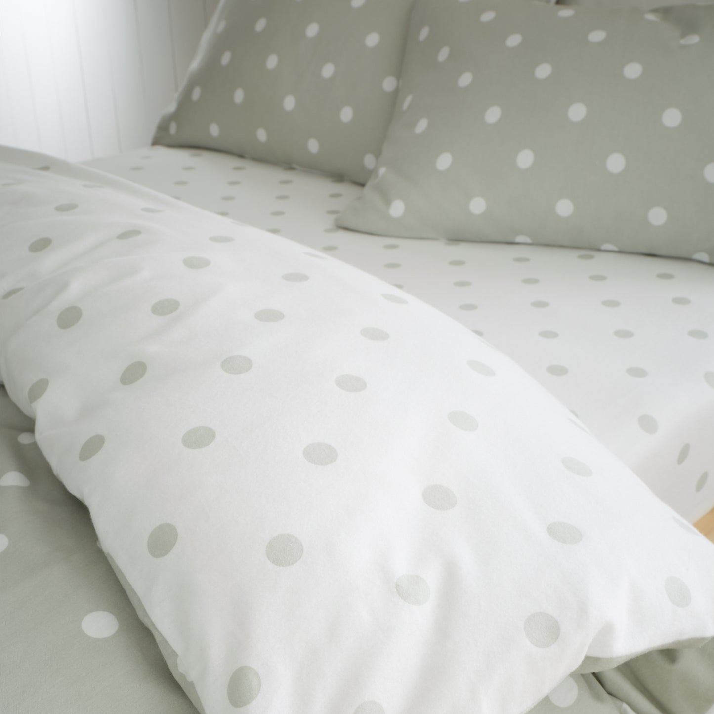 Catherine Lansfield Brushed Polka Dot Fitted Sheet - Green