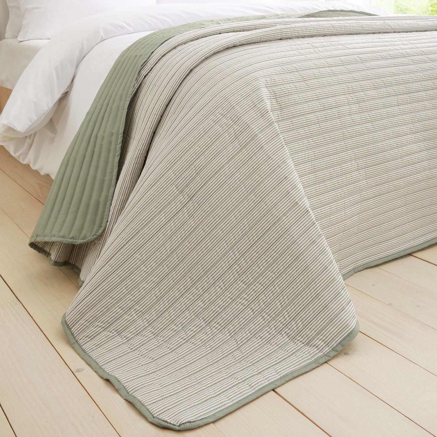 Catherine Lansfield Stripe Bedspread - Green