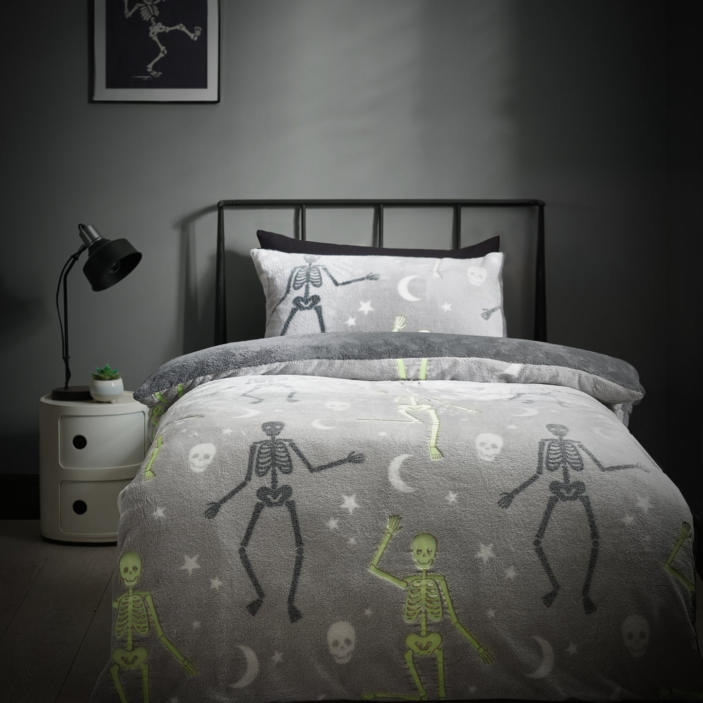 Catherine Lansfield Halloween Glow In The Dark Skeleton Duvet Cover Set