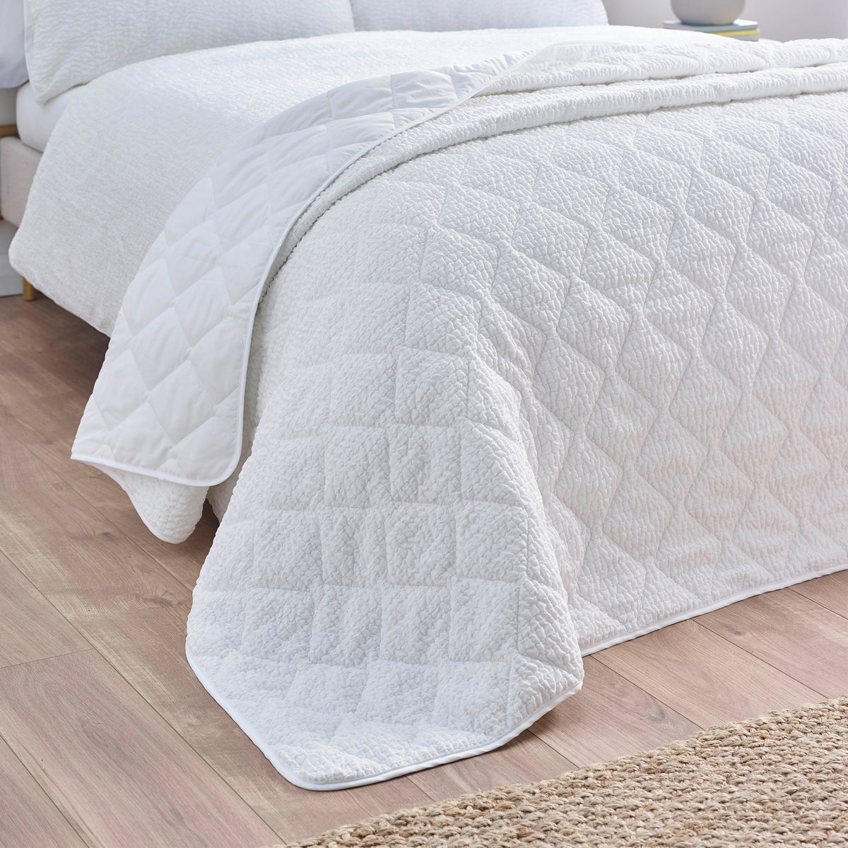 Catherine Lansfield Crinkle Seersucker Texture Bedspread - White