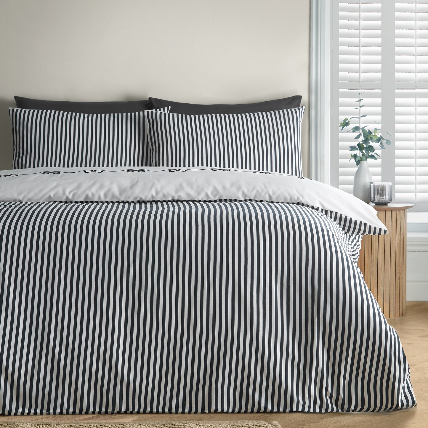 Catherine Lansfield Bow Embroidery Duvet Cover Set - Cream/Black