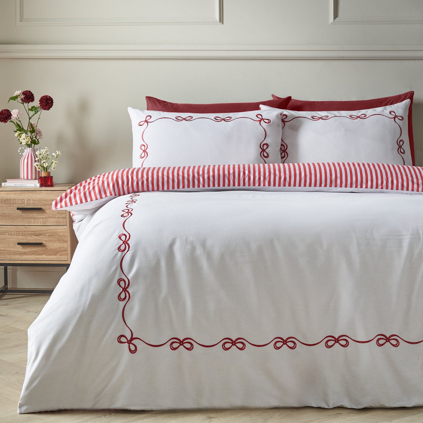 Catherine Lansfield Bow Embroidery Duvet Cover Set - White/Red