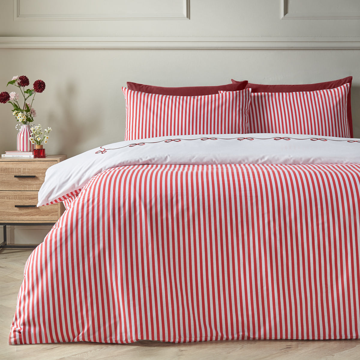 Catherine Lansfield Bow Embroidery Duvet Cover Set - White/Red