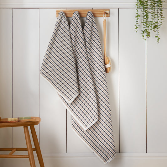 Catherine Lansfield Rice Weave Stripe Bath Towels - Grey