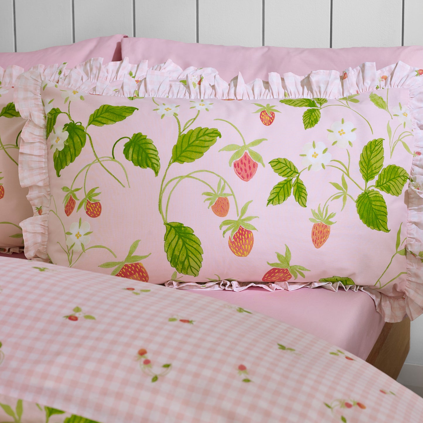 Catherine Lansfield Strawberry Frills Duvet Cover Set - Pink