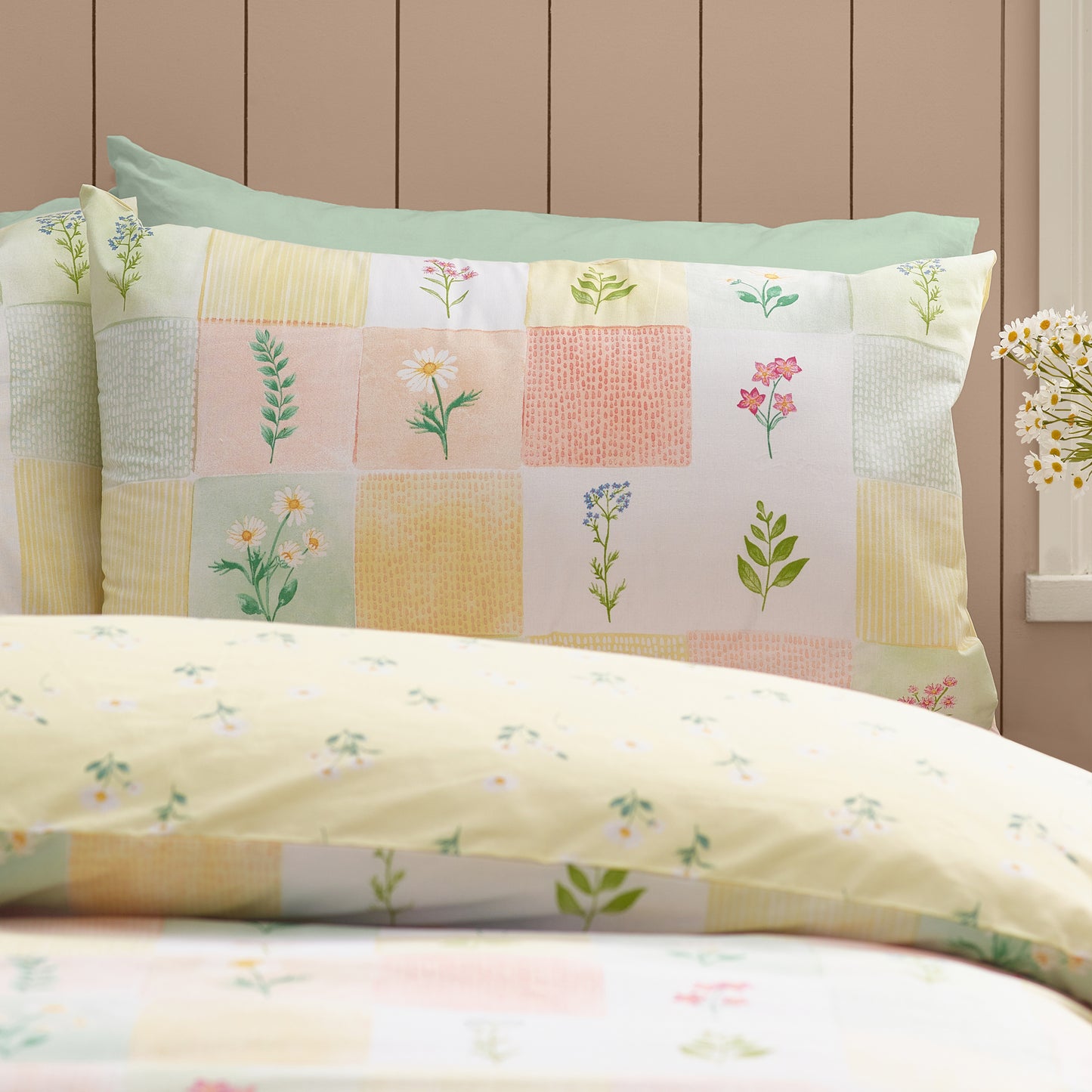 Catherine Lansfield Daisy Patchwork Duvet Cover Set - Yellow