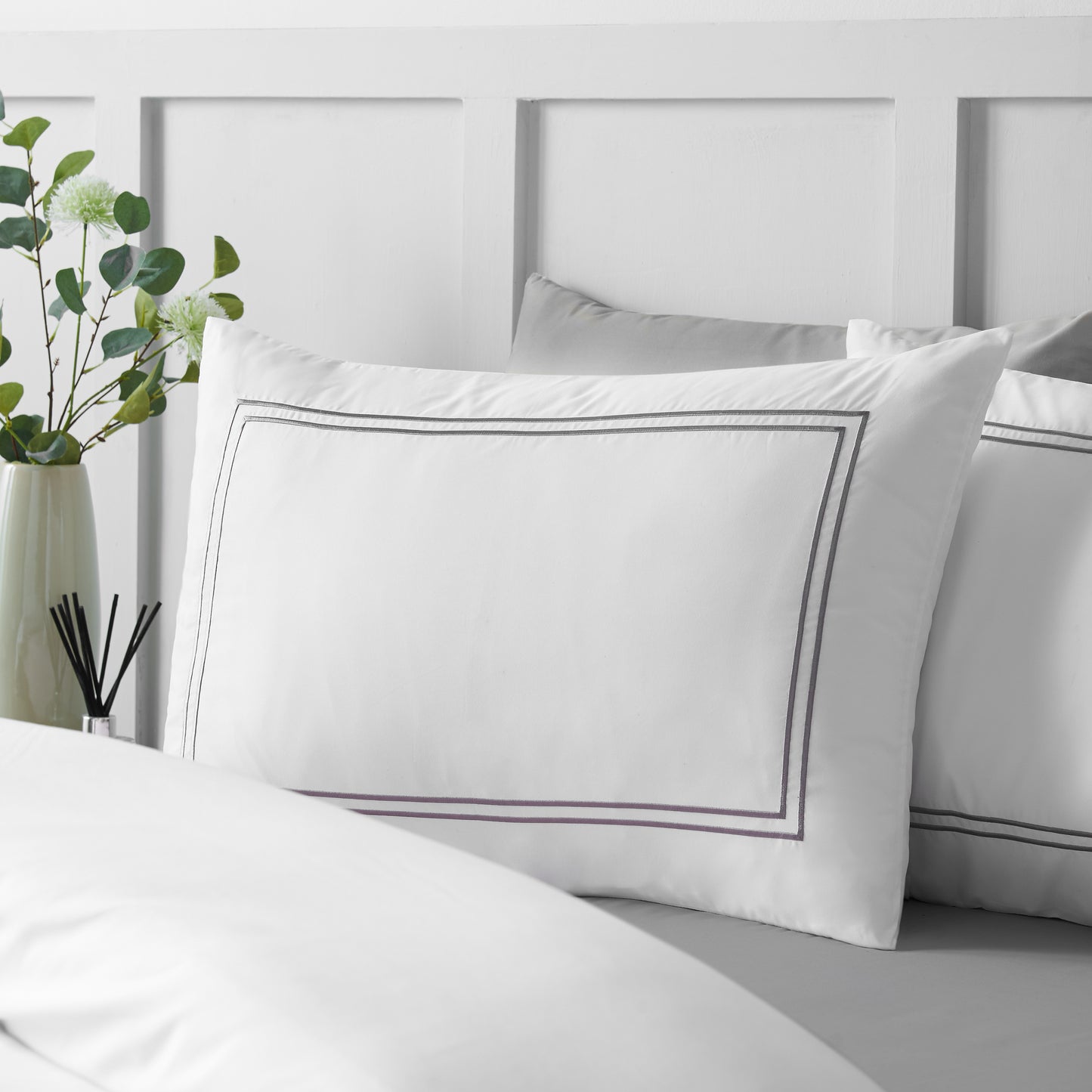 Catherine Lansfield So Soft Mono Satin Stitch Duvet Cover Set - White/Silver