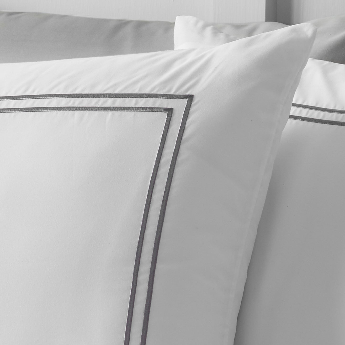 Catherine Lansfield So Soft Mono Satin Stitch Duvet Cover Set - White/Silver