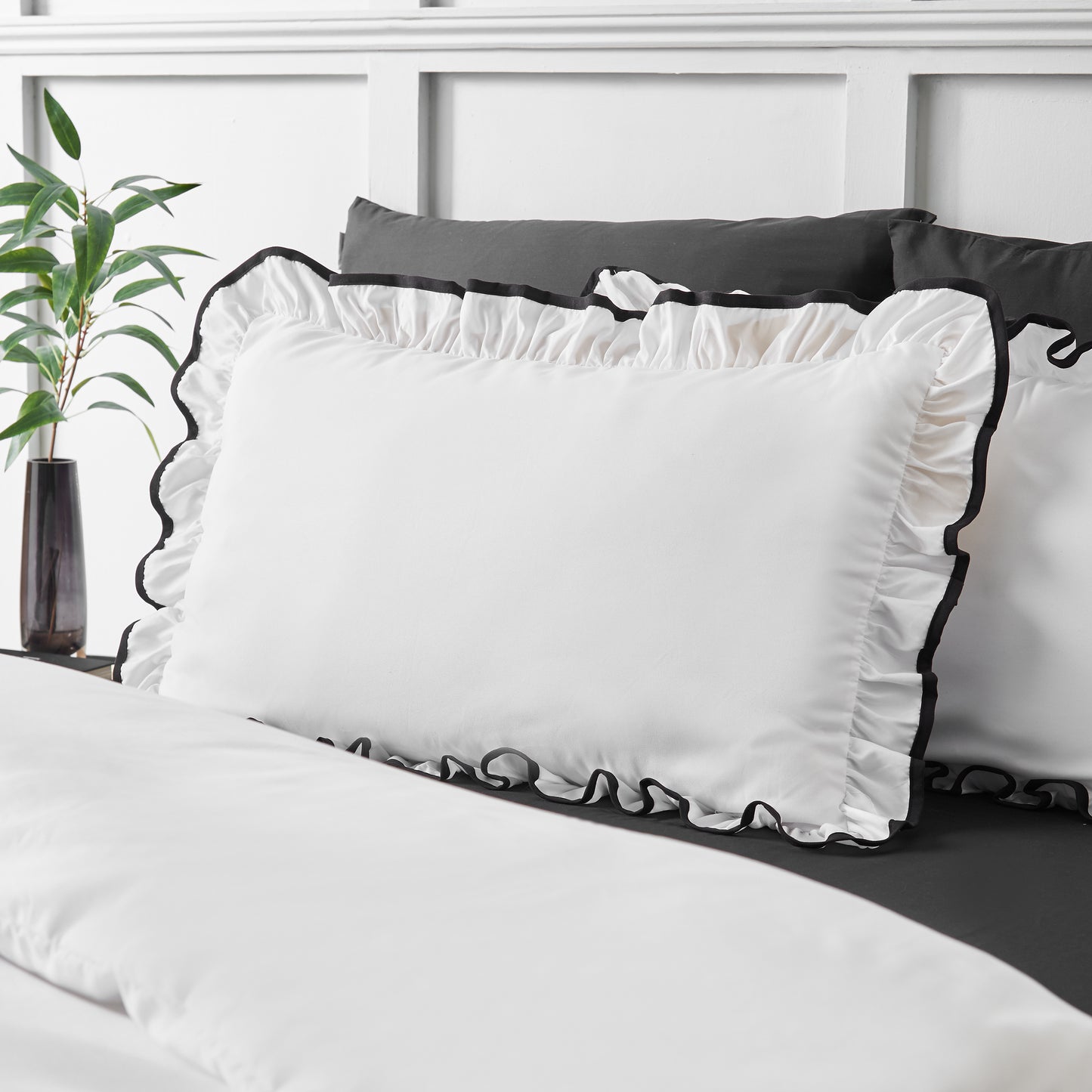 Catherine Lansfield So Soft Mono Frill Duvet Cover Set - White/Black