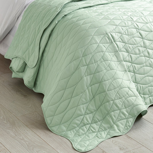 Catherine Lansfield Scallop Waves Bedspread - Green