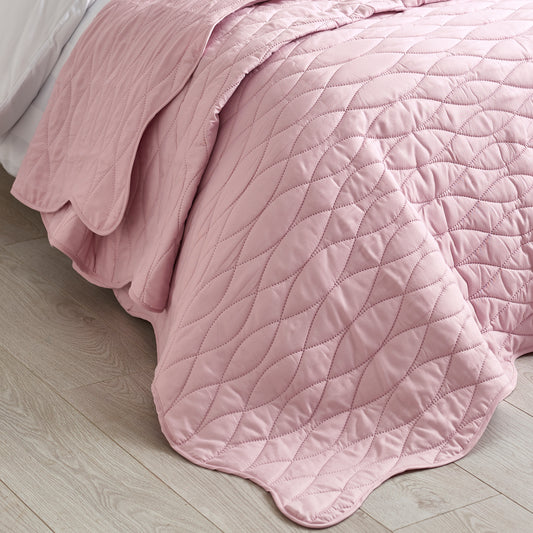 Catherine Lansfield Scallop Waves Bedspread - Pink