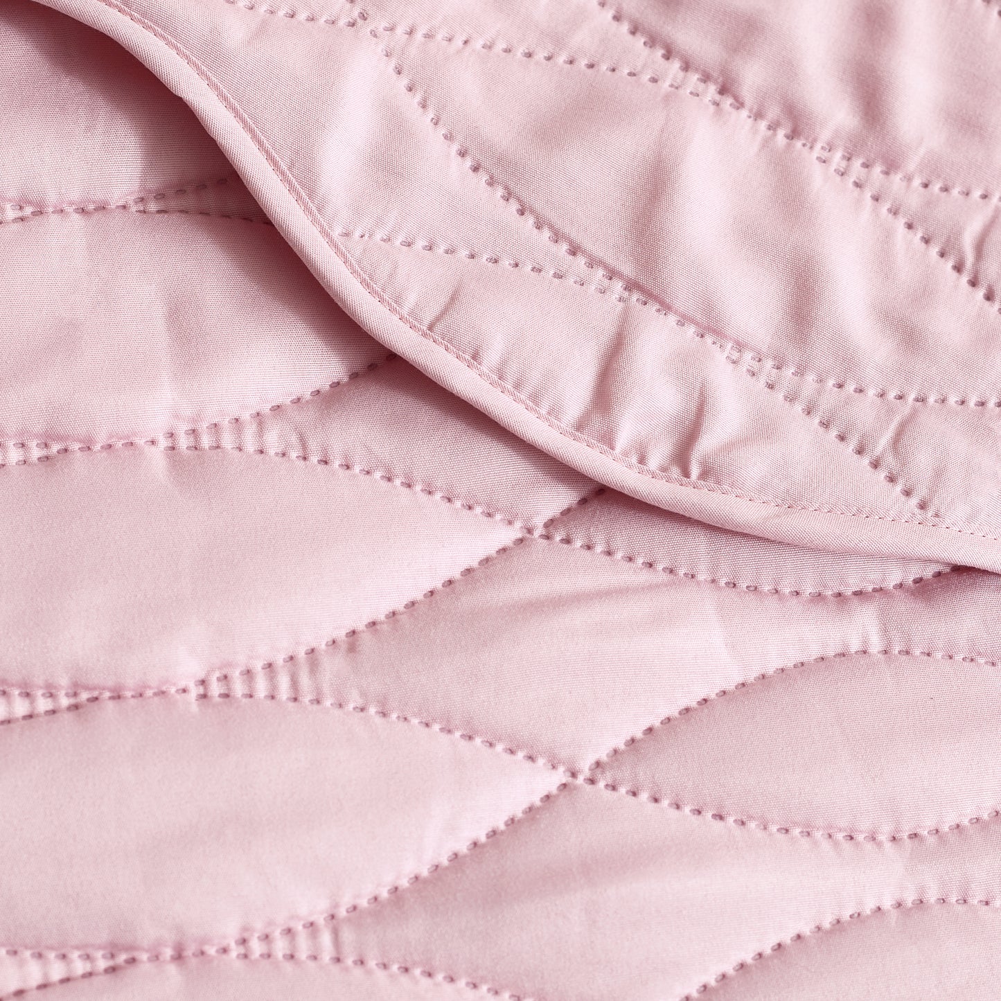 Catherine Lansfield Scallop Waves Bedspread - Pink