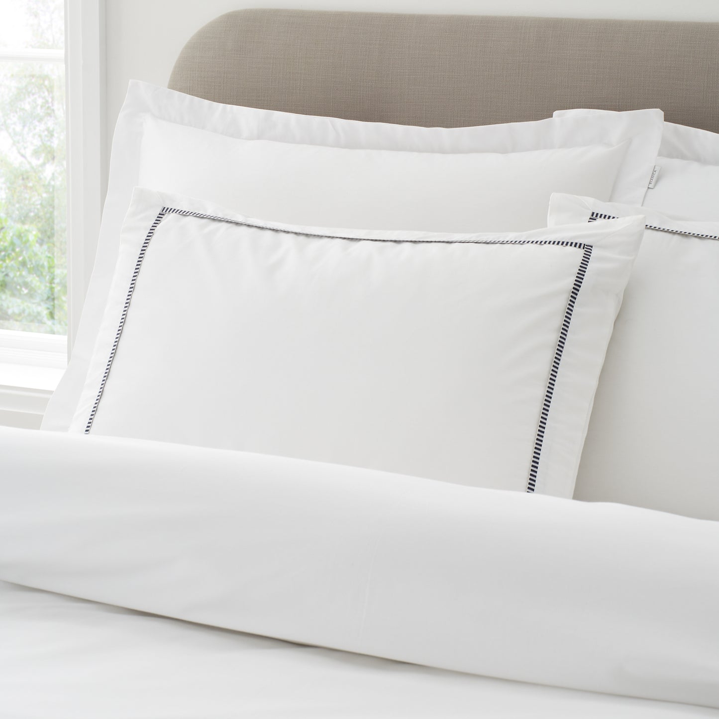 Bianca Contrast Trim Duvet Cover Set - White/Black