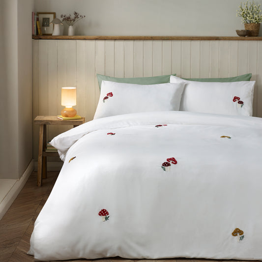 Catherine Lansfield Woodland Crochet Duvet Cover Set - White