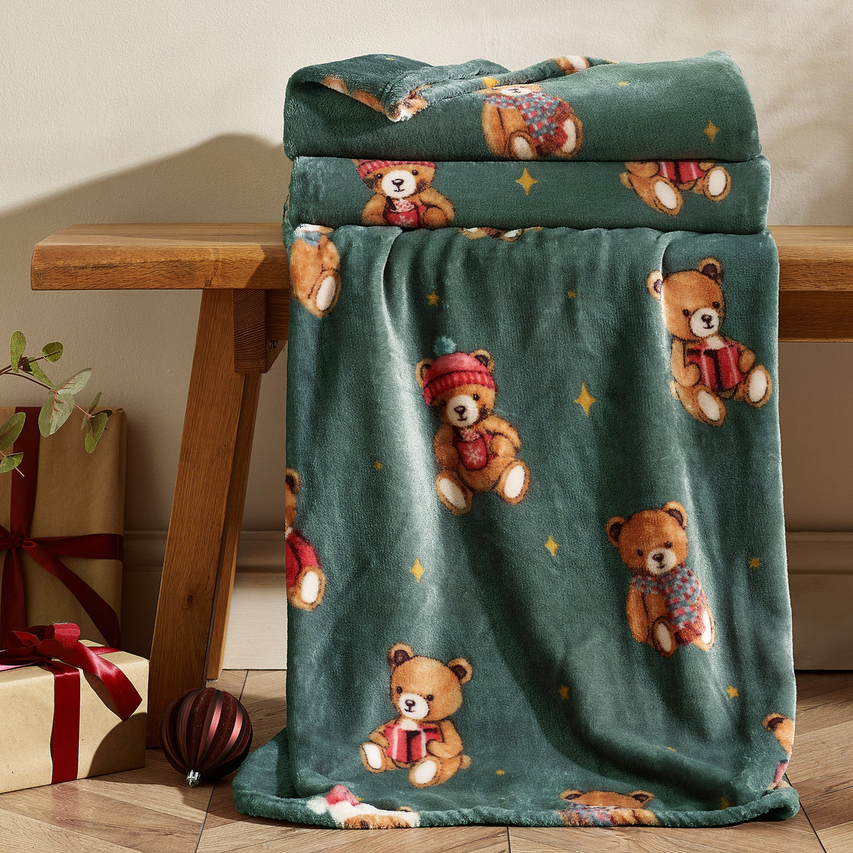 Catherine Lansfield Christmas Tartan Teddy Bear Throw - Green