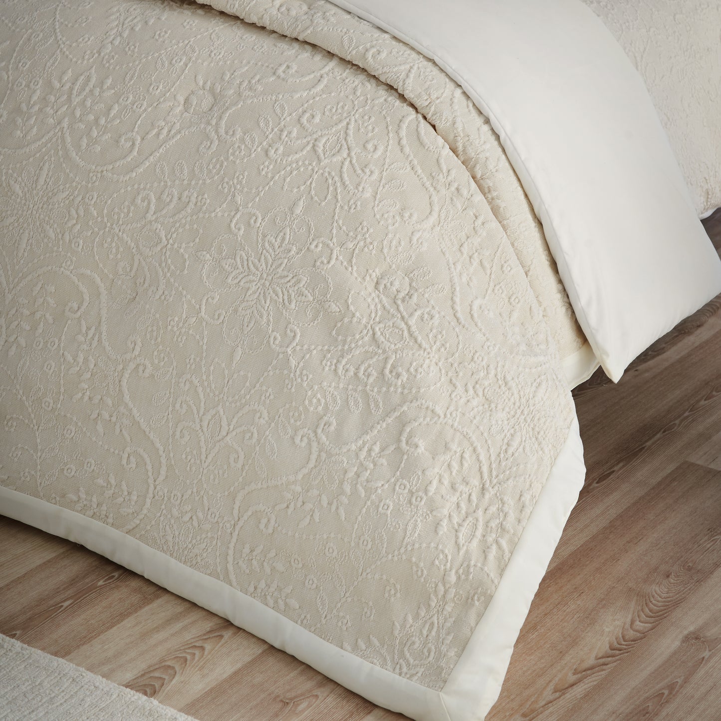 Catherine Lansfield Amelia Jacquard Bedspread - Cream