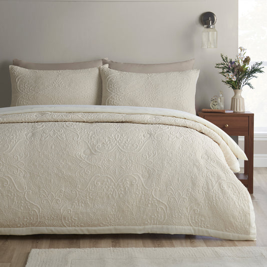 Catherine Lansfield Amelia Jacquard Bedspread - Cream