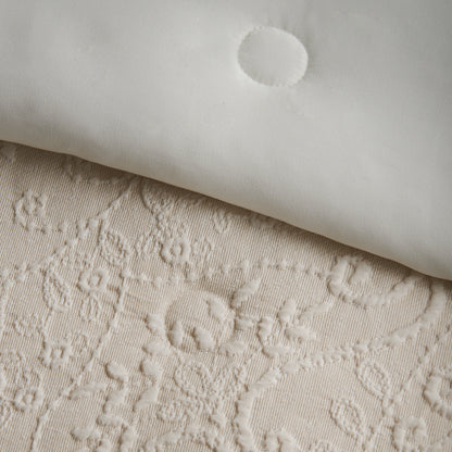 Catherine Lansfield Amelia Jacquard Bedspread - Cream