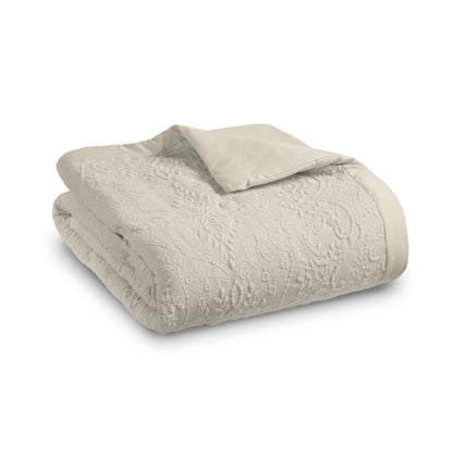 Catherine Lansfield Amelia Jacquard Bedspread - Cream